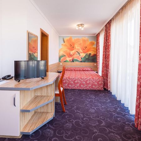 Semeen Hotel Opera Burgas Room photo