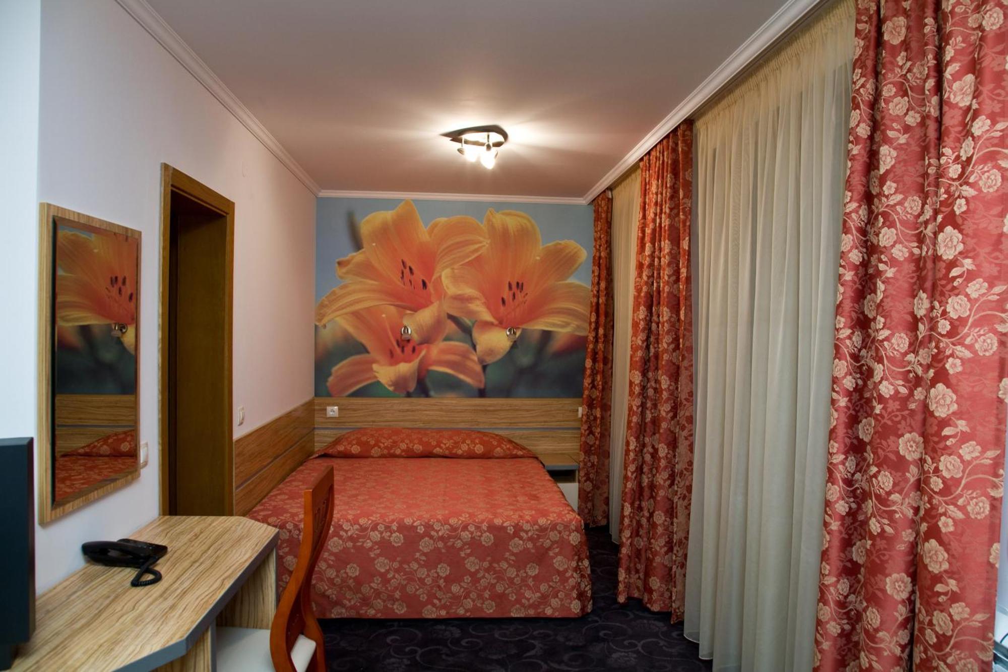 Semeen Hotel Opera Burgas Room photo